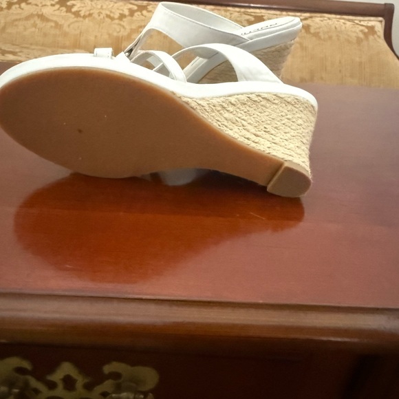 Shoes - Picture 4 of 4